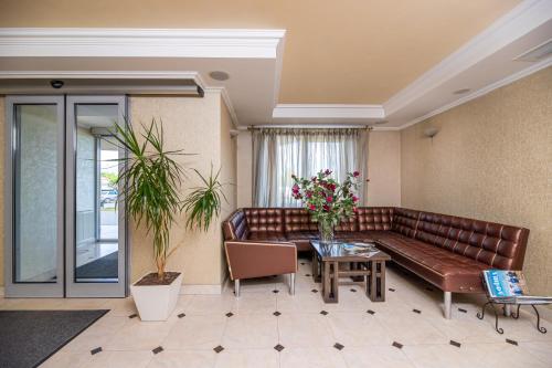 Sonata Hotel & Restaurant