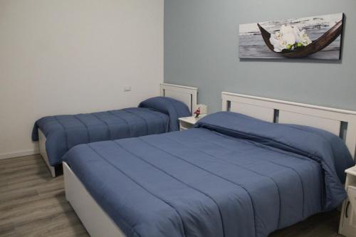 Triple Room with Balcony image 10