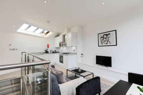 Trafalgar Square Apartments - image 12