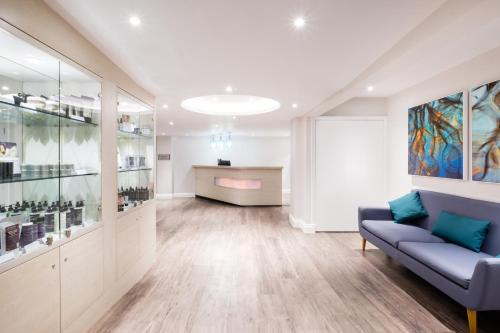 สปา, เฟลบริดจ์ (Felbridge) in คราวเล