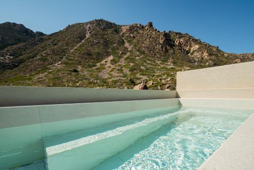 280946123 Milos Cove