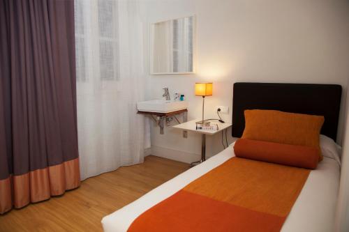 Hostal Goya, Барселона (фото 5)