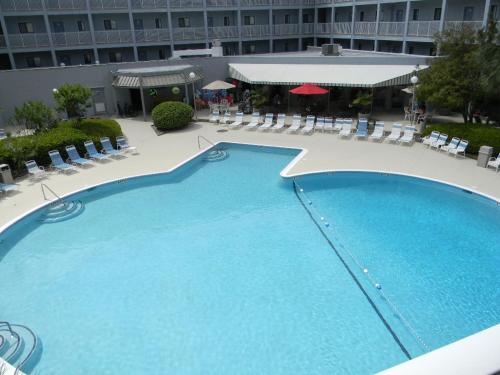 3 Bedroom, 2 Bathroom, Sleeps 10 2 Bunk Beds 2 Queens Bikes & Beach Gear included thumb 2