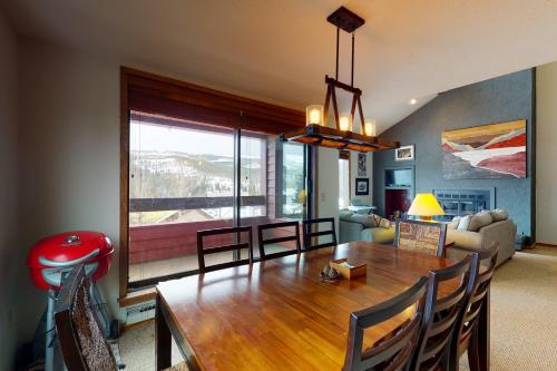 Snowblaze Condominiums - main image