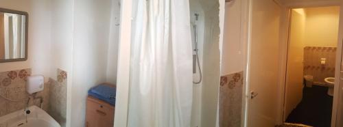 Apsley House Flat 1 4 Berth G - image 2