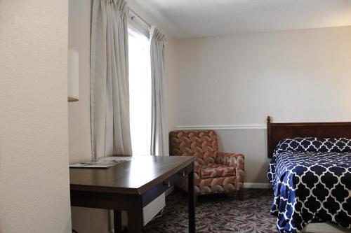 Alpine Inn&Suites Rockford - Accommodation