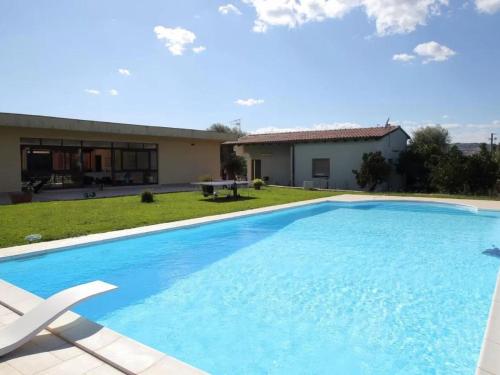 Comfortable Holiday Home in Solarino with Garden - image 8