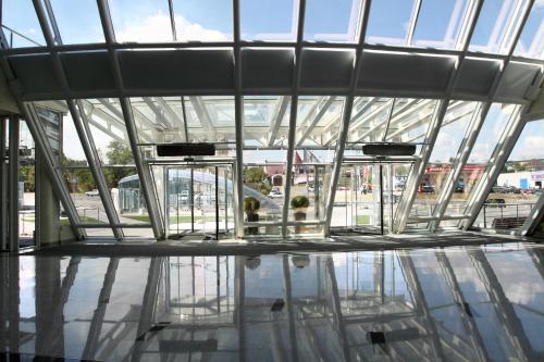 City Hotel - image 8