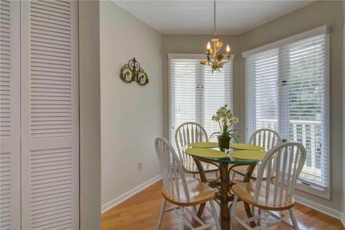 202B Port O'Call - image 7