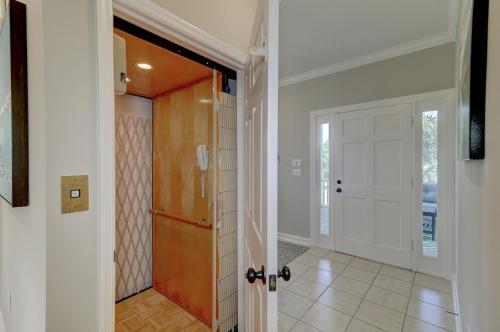 8 44th Avenue - image 7