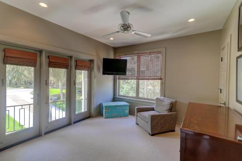 305 Carolina Boulevard - image 4
