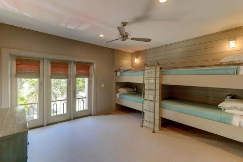 305 Carolina Boulevard - image 5