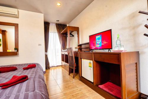 Ban Kong Rao Guesthouse - Quiet Santitham Oasis - Charming Garden & Mountain Views Room Type - King Room with Balcony