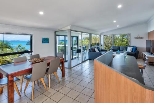 Oasis Apartments on Hamilton Island by HIHA