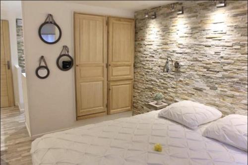 Room in BB - Marseille City Rooms apartments - Courtyard 2 chambre d'hôte Marseille 03