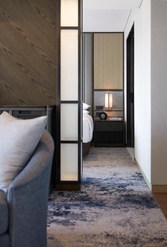 2 Single Junior Suite Club Lounge Access