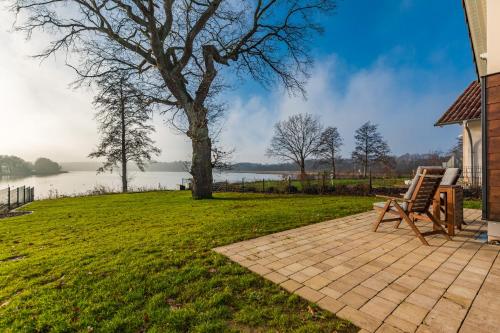 5 Sterne Ferienhaus direkt am See mit Sauna-Kamin-Garten