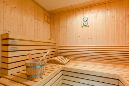 5 Sterne Ferienhaus direkt am See mit Sauna-Kamin-Garten