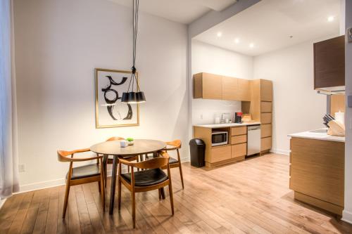 Stella Stays Bright & Cozy Condo Old Montreal Netflix