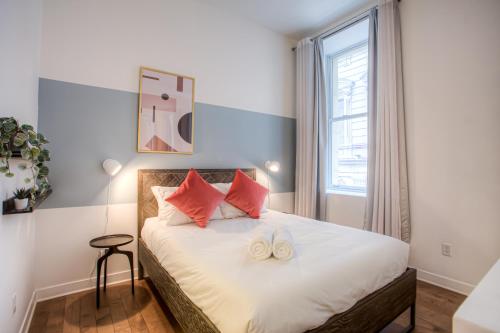 Bright & Cozy Condo in Old Montreal Netflix