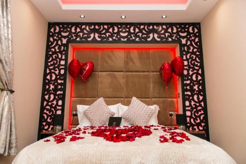 Aphrodite Suites Huddersfield photo 4
