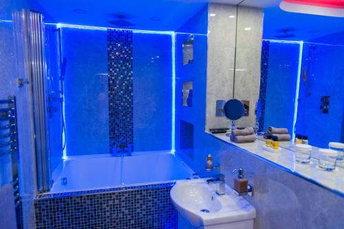 Aphrodite Suites Huddersfield photo 2