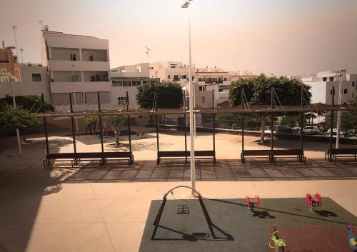 Casa Krisma, Fabulous Modern Spacious 2 bedrooms apartment, Remote Work, Fast WIFI, Parking and AC