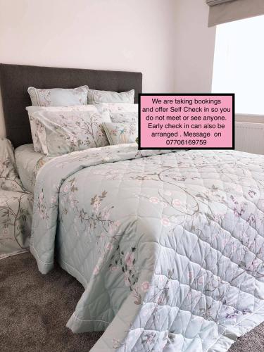 Flat 1 - Entire Modern Studio with en-suite and free Parking close to QMC, City centre & Notts Uni - Brooks Bros (Midlands) Ltd