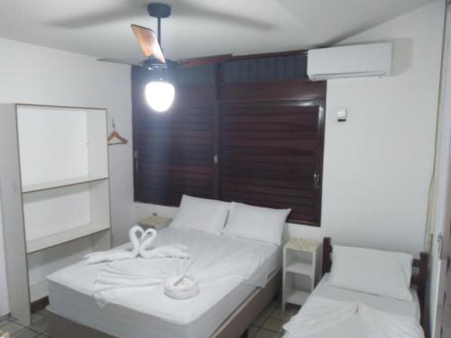 1 double bed, 1 twin bed