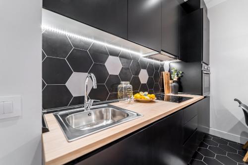 EdSam Madrid Apartments Black