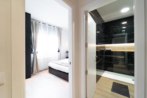 EdSam Madrid Apartments Black