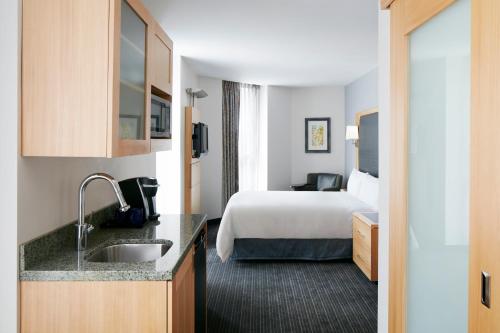 World Center Hotel - image 2