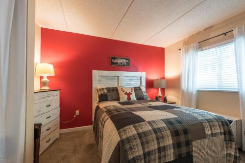 1BR Downtown Gatlinburg Condo - image 2