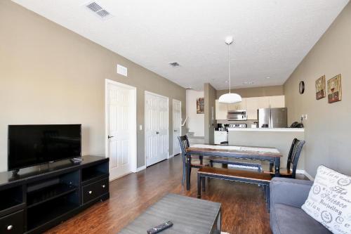 New Townhouse In The Market Luxury Condo Just 10 min To Disney - main image