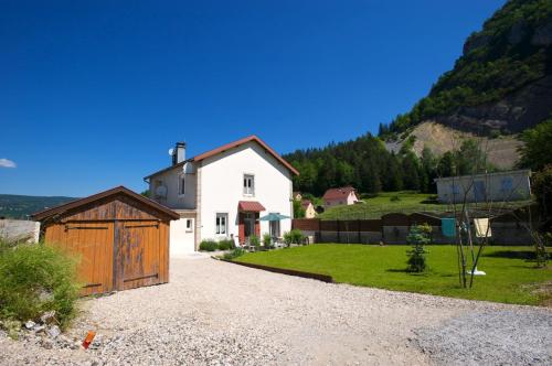 House with 2 bedrooms in Villard Saint Sauveur with wonderful mountain view and enclosed garden gîte à louer La Pesse