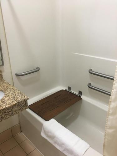 Deluxe Queen Room - Disability Access/Non-Smoking