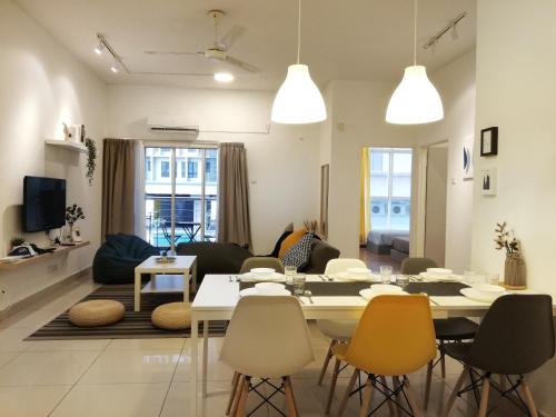 Subang City Residence, 8-9 pax with Balcony, Walking Distance to Summit, 5min to Sunway