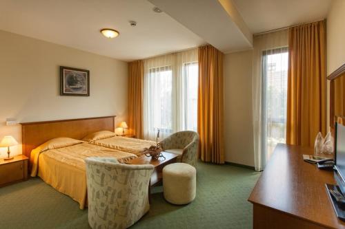 2 twin beds
