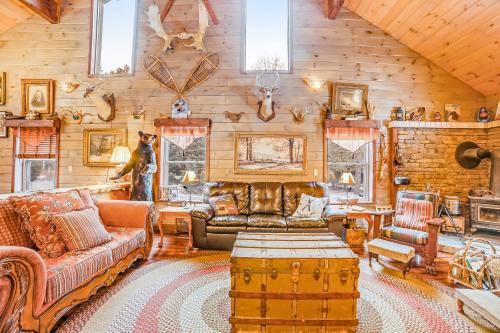 The Bear Lodge in North River, USA