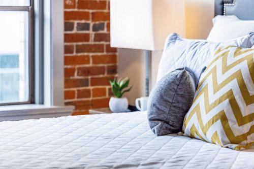 Riverfront Park Travel Apartments