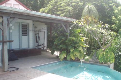 Secret garden : calme, piscine et vue mer