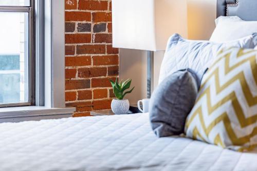 Riverfront Park Travel Apartments detail