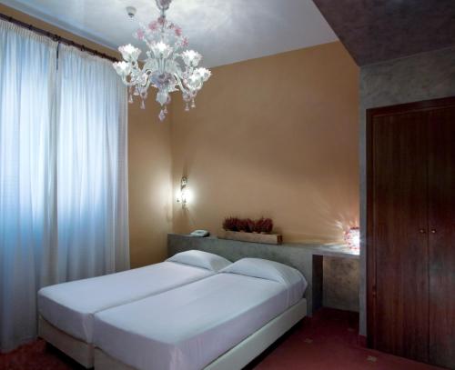 Hotel Columbia - image 8