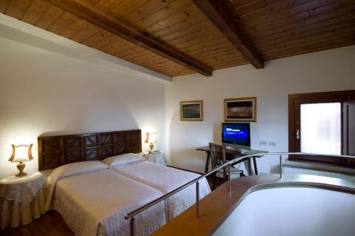 Hotel Columbia - image 6