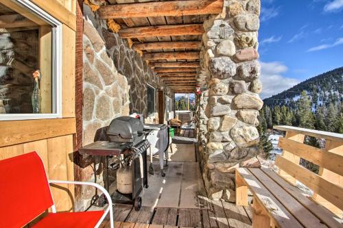 Sasquatch Inn Retreat Near Fishing and Hunting! in Wise River, USA