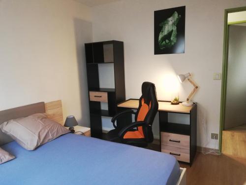 Agen, 2 chambres, 70m², lits faits, parking, terrasse, babyfoot