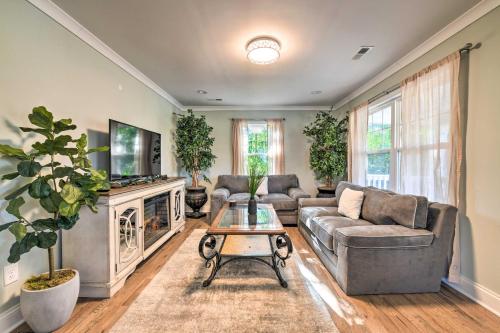 Charming Charlotte Cottage, 2 Mi to Dtwn Fun!