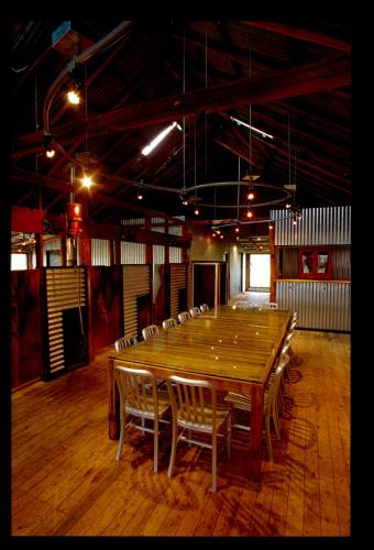Létesítmények, Black Sheep Inn in Borenore