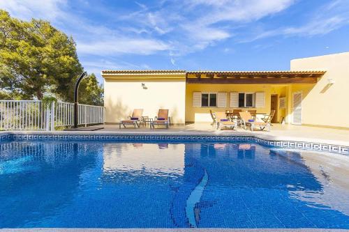 The Villa located in Cala Vinyes, has a private pool gîte à louer Palma Nova