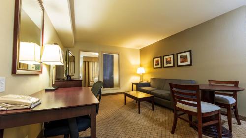 Holiday Inn Hotel and Suites-Kamloops, an IHG Hotel